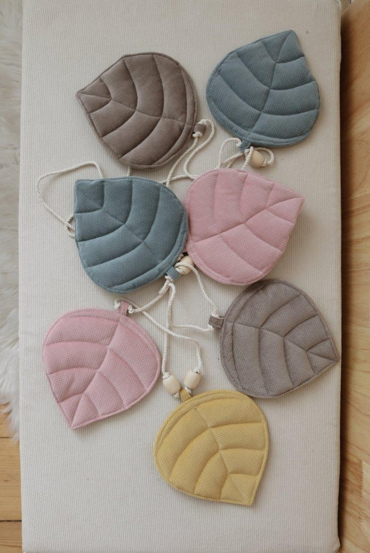 Samt-Girlande „Leaf Pastel Dreams“ – 7 Blätter in zarten Naturtönen