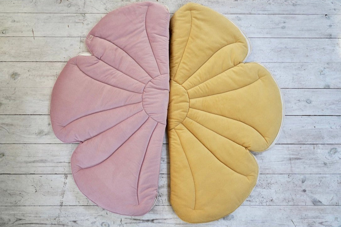 Blumen-Spielmatte „Bloom“ – Rosa Samt & Baumwolle
