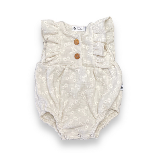 Baby-Body „Lina“ – bestickter Musselin in Naturweiß