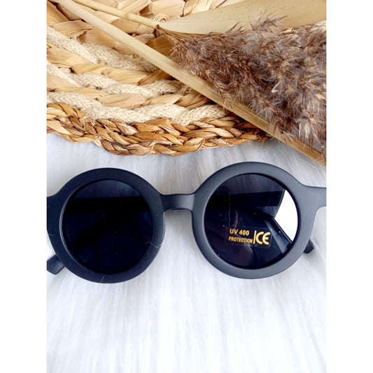 Schwarze Kinder-Sonnenbrille „Classic“ mit UV400-Schutz von Happy by Lies anderer winkel