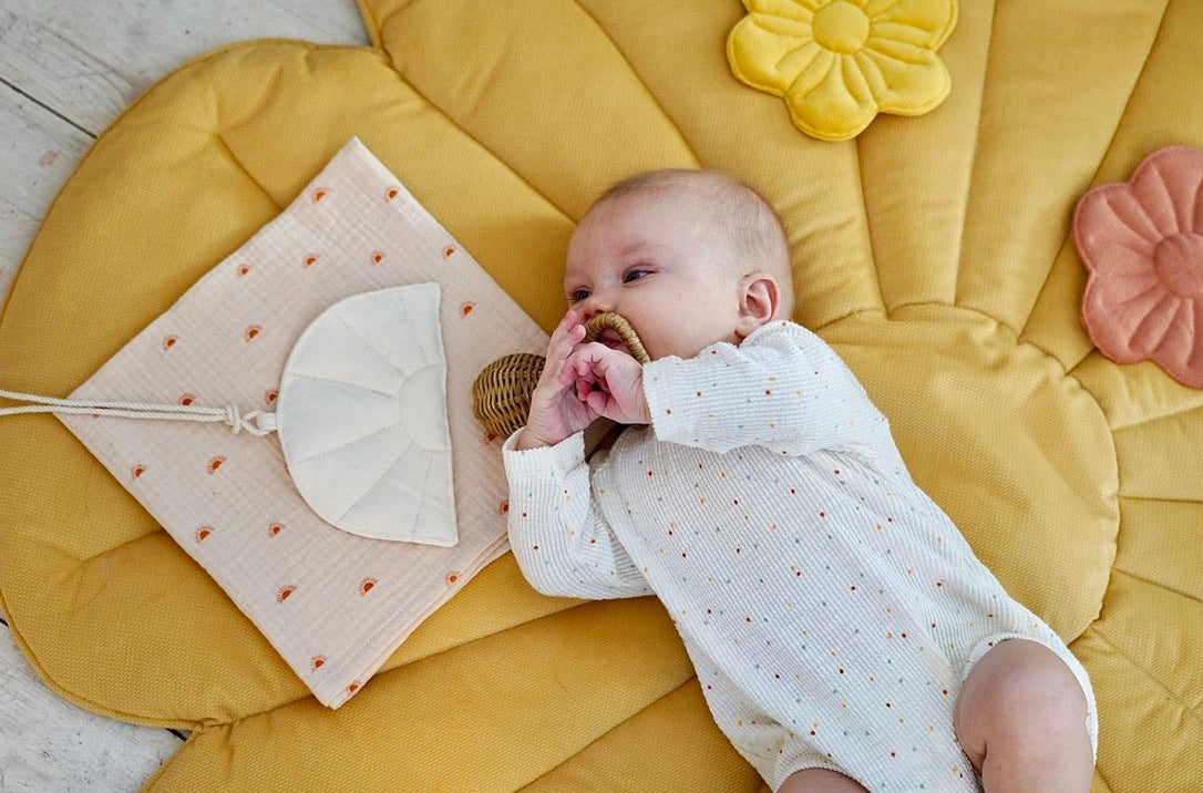 Blumen-Spielmatte „Honey“ –  Samt & Baumwolle
