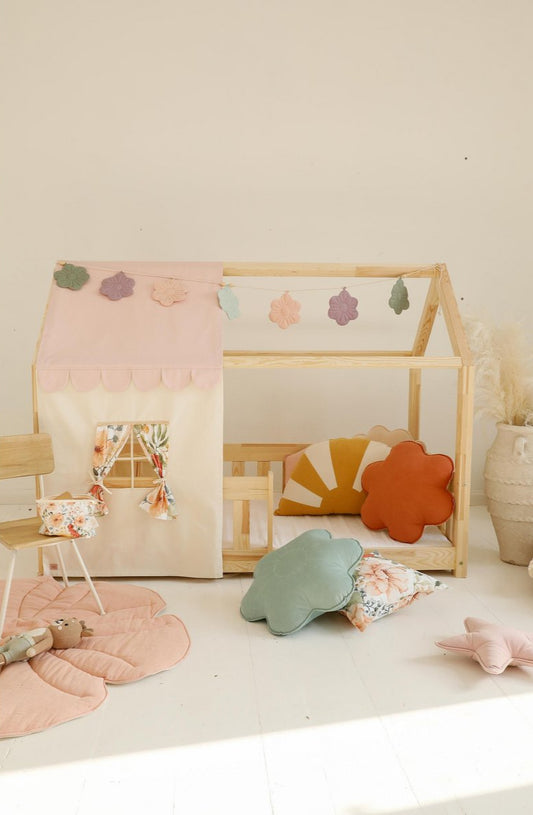 Betthimmel „Cottage“ – Rosa mit Vorhängen & Vordach von Moi Mili
