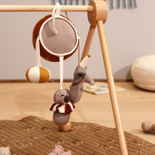 Hängendes Babyspielzeug aus Bio-Baumwolle mit Glocke