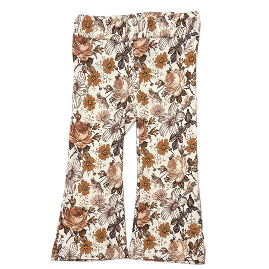 Schlaghose „Vintage Bloom“ mit braun-beigem Blumenmuster – handgefertigte Kinderhose von Feathers®