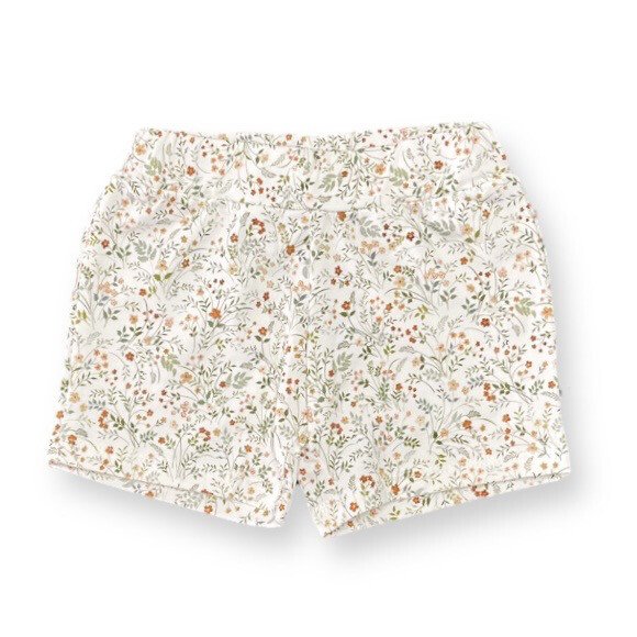 Babyshorts „Wildflower Bloom“ mit zartem Blümchenmuster von Feathers®
GOTS-zertifizierte Shorts für Babys – floral, handgemacht & bequem
Feathers® Bio-Babyshorts mit Wildblumenprint, gefertigt in NL