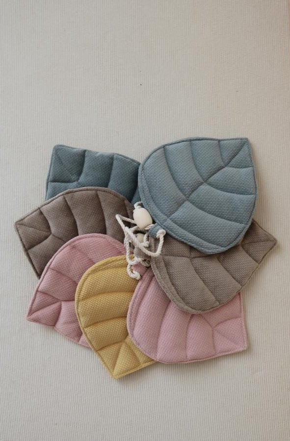 Samt-Girlande „Leaf Pastel Dreams“ – 7 Blätter in zarten Naturtönen