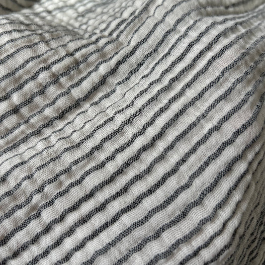 Bio-Musselin-Shirt in Grau mit Streifen – atmungsaktiv & weich