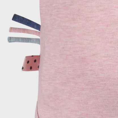 Nahaufnahme Wickelbody für Babys aus Bio-Baumwolle – elastisch & bequem